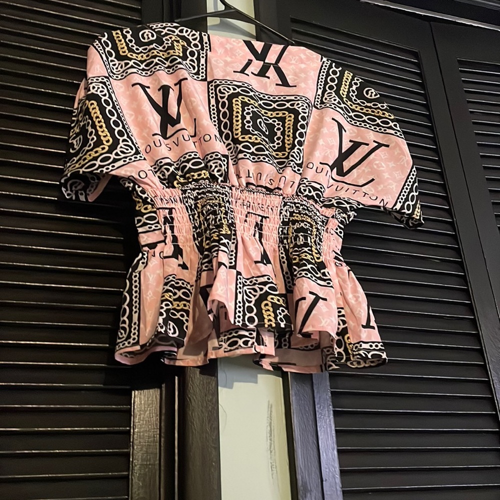 Fake LV small top
